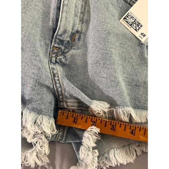 H&M divided high‎ waist distressed light wash denim size 4 94% cotton ￼ - Picture 7 of 7